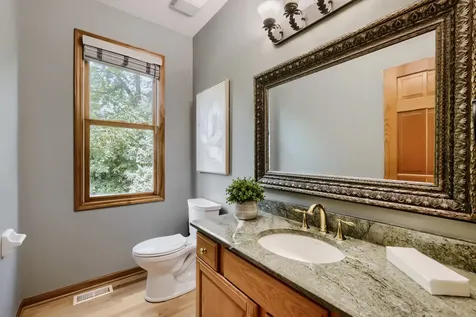 376 Amy Court Glen Ellyn IL 60137