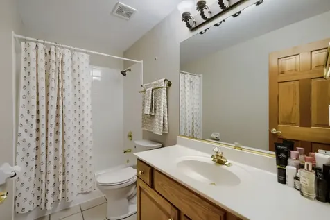 376 Amy Court Glen Ellyn IL 60137