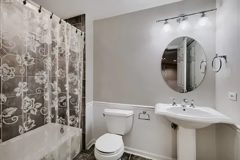 376 Amy Court Glen Ellyn IL 60137