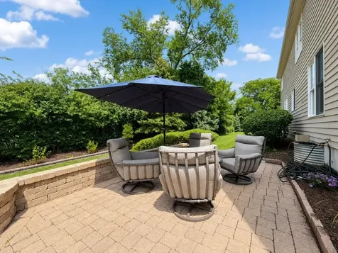 376 Amy Court Glen Ellyn IL 60137