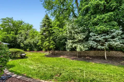 376 Amy Court Glen Ellyn IL 60137