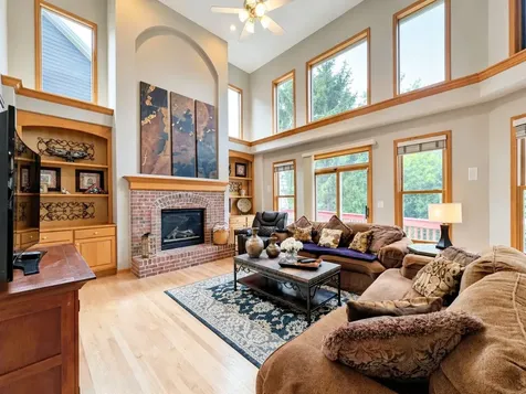376 Amy Court Glen Ellyn IL 60137