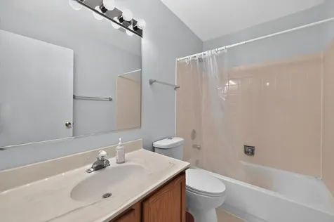 2640 Sycamore Drive Waukegan IL 60085