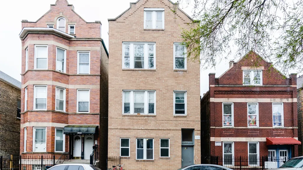 915 West 32nd Street Chicago IL 60608