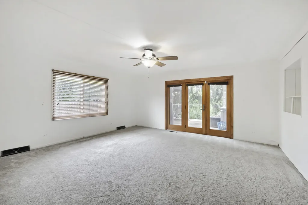 816 West Heritage Drive Addison IL 60101