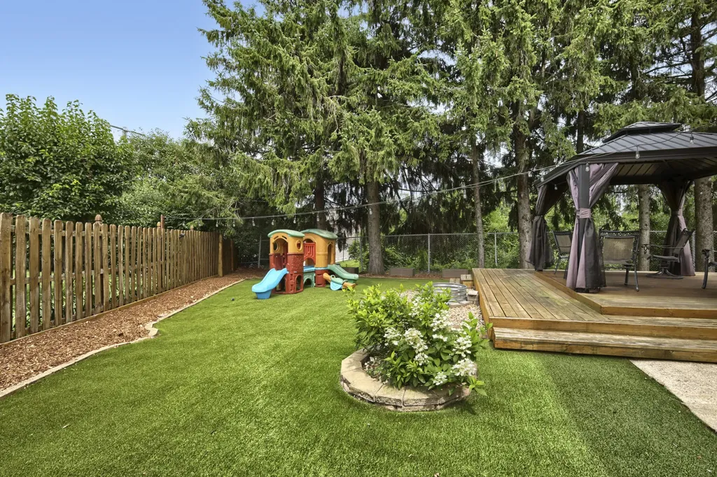 816 West Heritage Drive Addison IL 60101