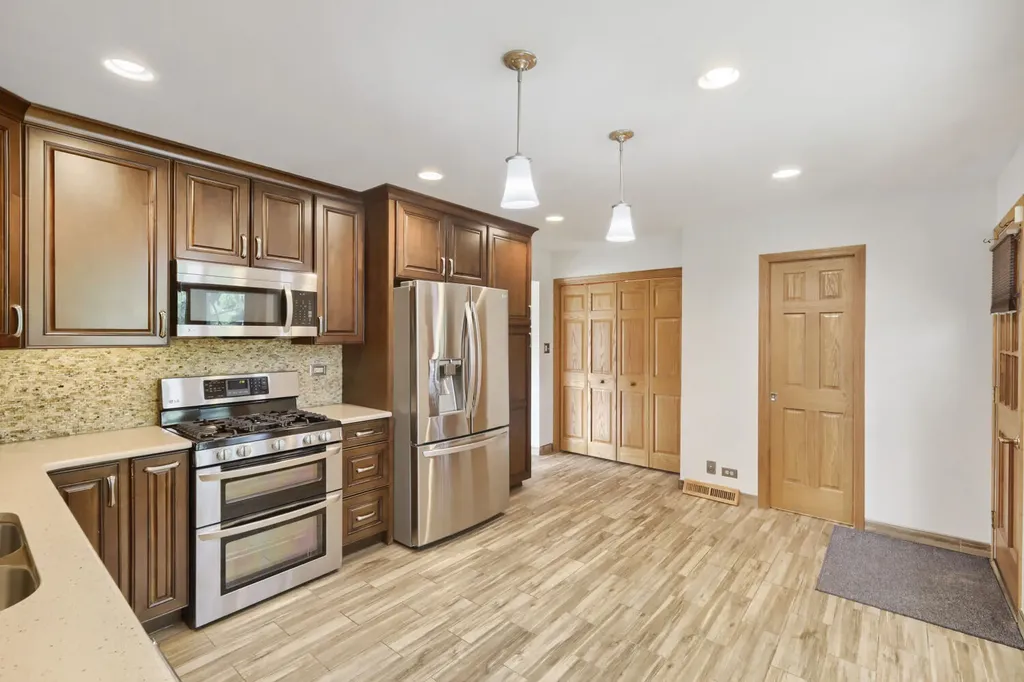 816 West Heritage Drive Addison IL 60101