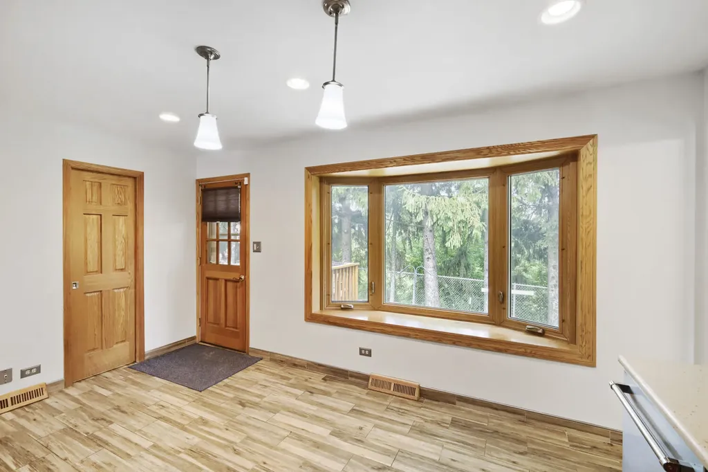 816 West Heritage Drive Addison IL 60101