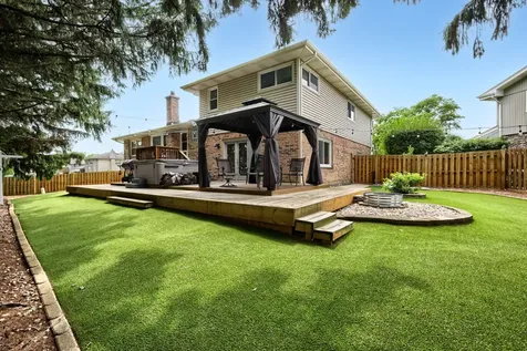 816 West Heritage Drive Addison IL 60101