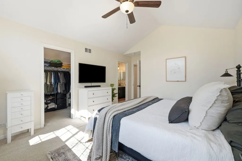 383 Jamestown Court Aurora IL 60502