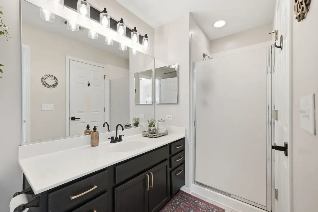 383 Jamestown Court Aurora IL 60502