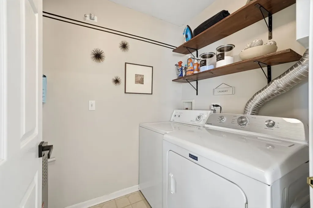 383 Jamestown Court Aurora IL 60502