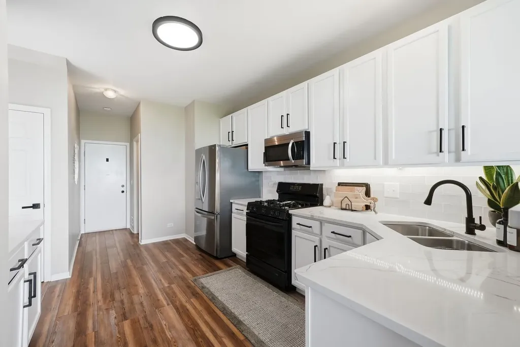 383 Jamestown Court Aurora IL 60502