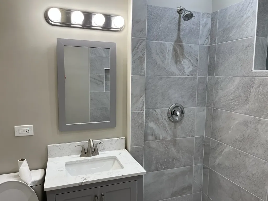 3816 West Montrose Avenue Chicago IL 60618