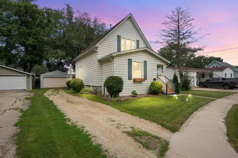 902 North 12th Street Dekalb IL 60115