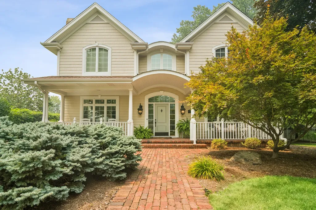 1600 North Vail Avenue Arlington Heights IL 60004