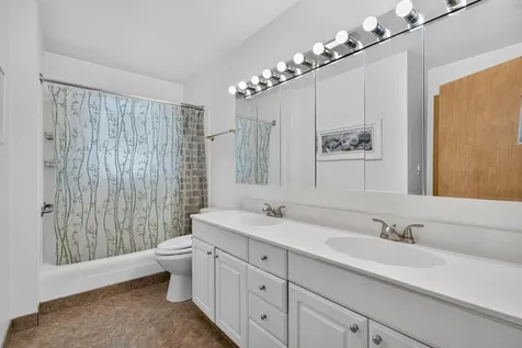 1814 West Catalpa Lane Mount Prospect IL 60056