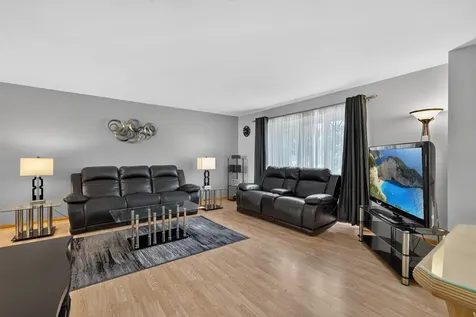 1814 West Catalpa Lane Mount Prospect IL 60056