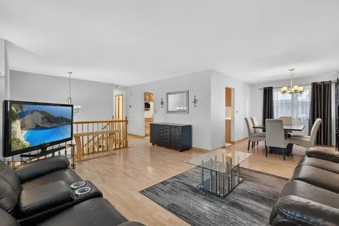 1814 West Catalpa Lane Mount Prospect IL 60056