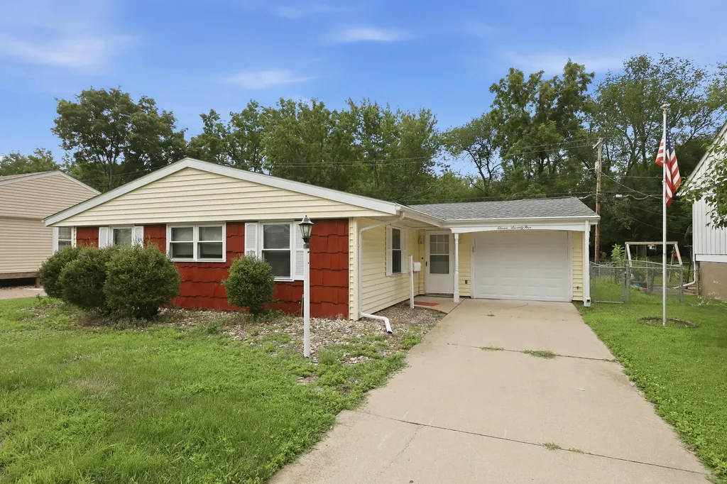 1174 46TH Avenue East Moline IL 61244