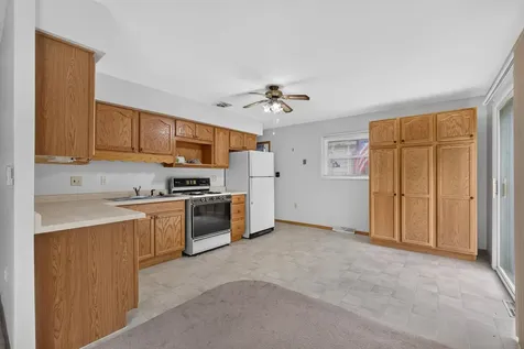 1174 46TH Avenue East Moline IL 61244