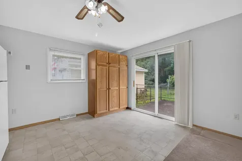 1174 46TH Avenue East Moline IL 61244