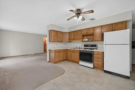 1174 46TH Avenue East Moline IL 61244