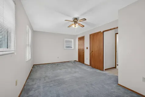 1174 46TH Avenue East Moline IL 61244