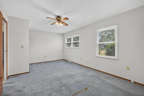1174 46TH Avenue East Moline IL 61244