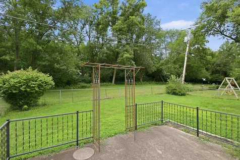 1174 46TH Avenue East Moline IL 61244