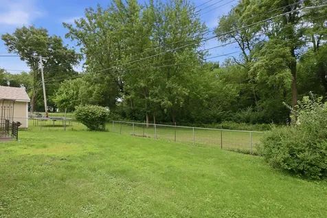 1174 46TH Avenue East Moline IL 61244