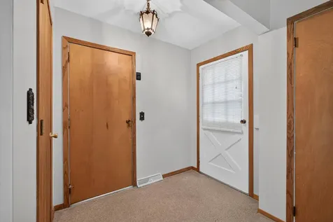 1174 46TH Avenue East Moline IL 61244