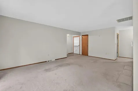 1174 46TH Avenue East Moline IL 61244