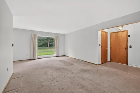 1174 46TH Avenue East Moline IL 61244