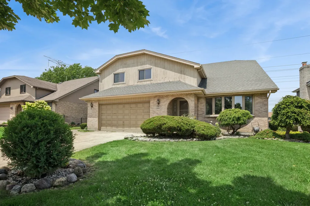1280 North Aspen Way Addison IL 60101