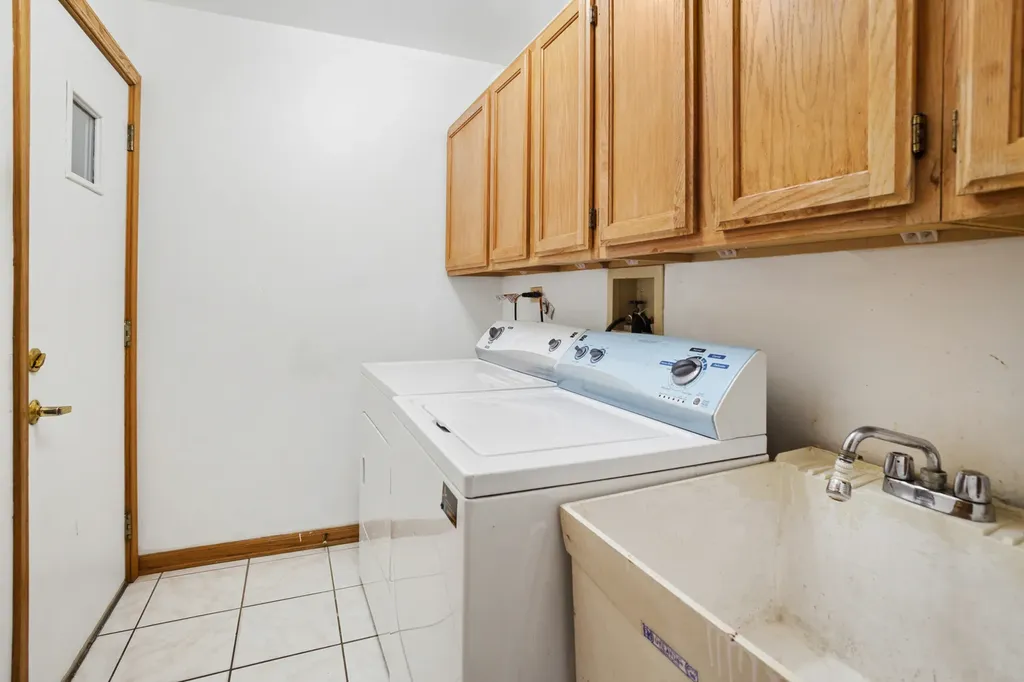 1280 North Aspen Way Addison IL 60101