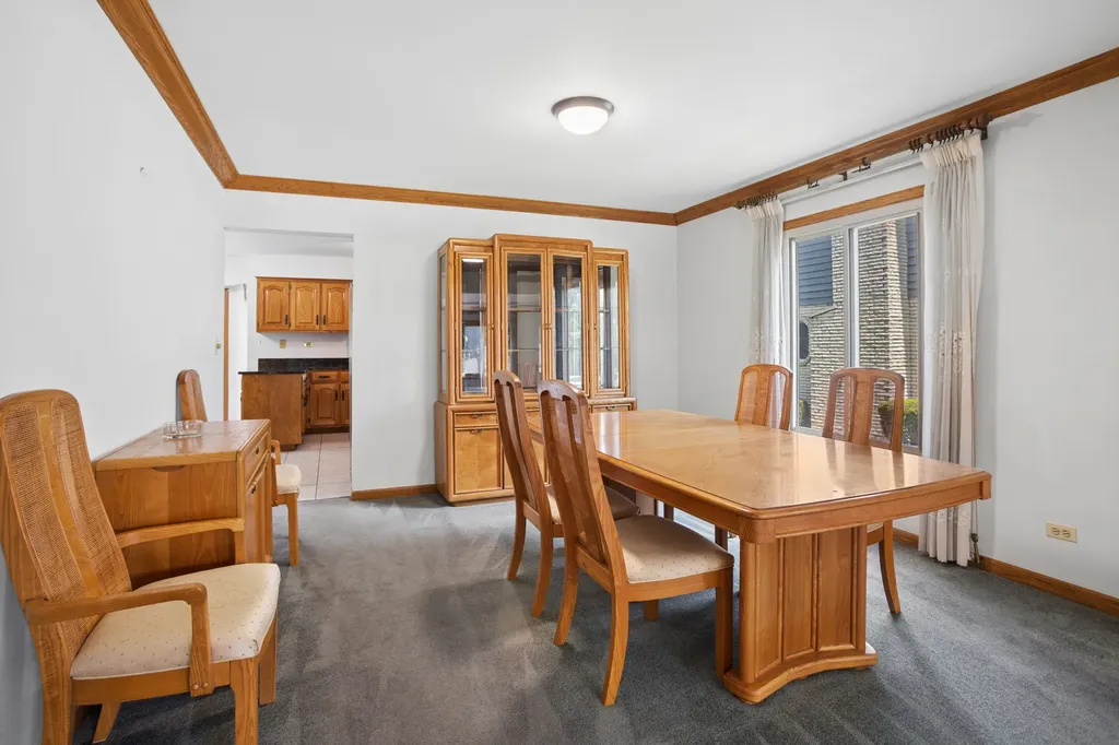 1280 North Aspen Way Addison IL 60101