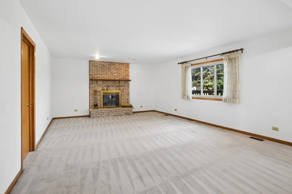 1280 North Aspen Way Addison IL 60101