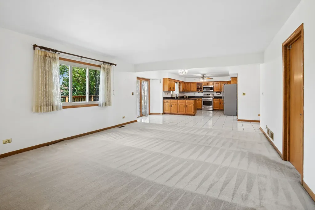1280 North Aspen Way Addison IL 60101
