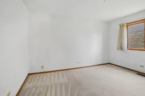 1280 North Aspen Way Addison IL 60101