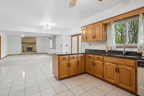 1280 North Aspen Way Addison IL 60101