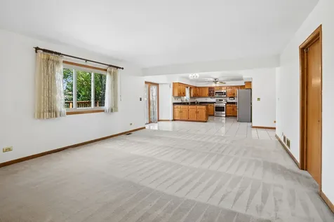 1280 North Aspen Way Addison IL 60101
