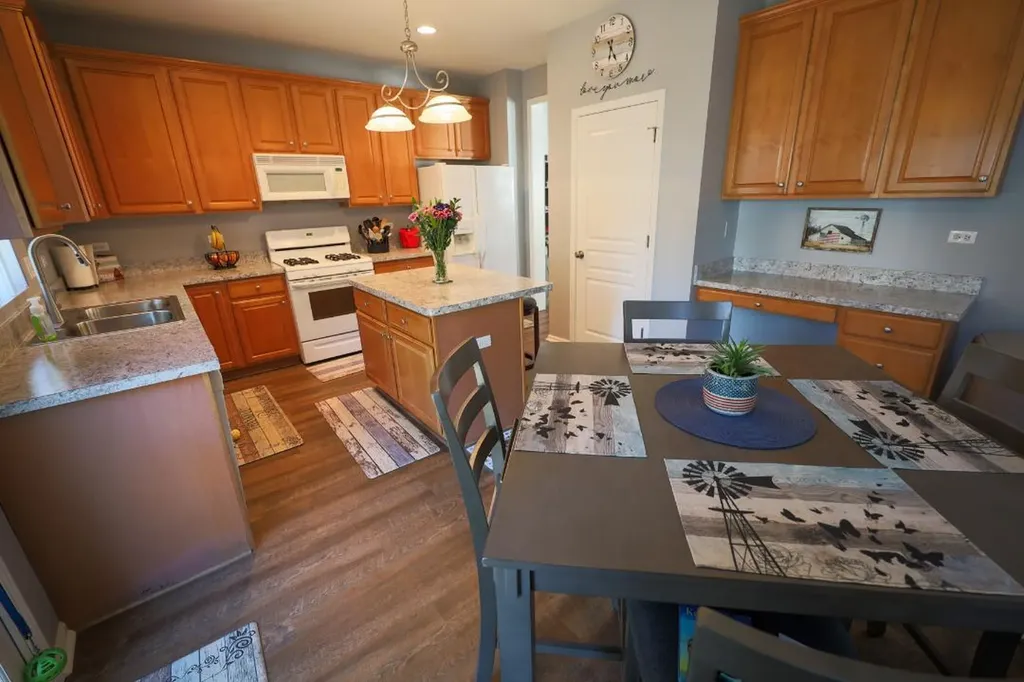 25133 West Gates Lane Plainfield IL 60585