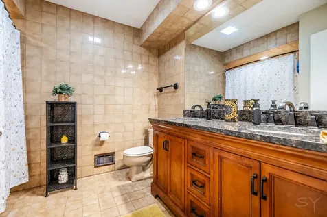 1312 North River Road Mount Prospect IL 60056