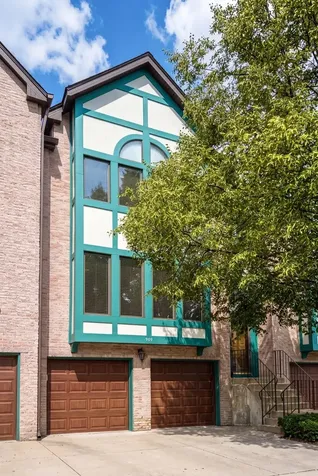 909 West Essex Place Arlington Heights IL 60004