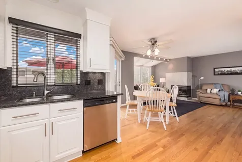 909 West Essex Place Arlington Heights IL 60004