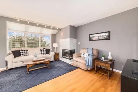 909 West Essex Place Arlington Heights IL 60004