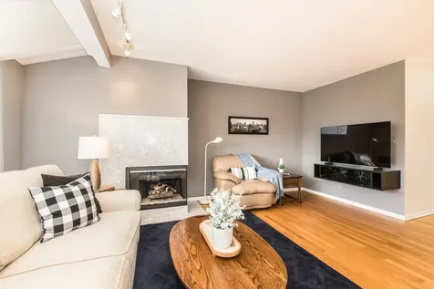 909 West Essex Place Arlington Heights IL 60004