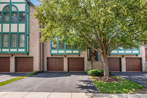909 West Essex Place Arlington Heights IL 60004