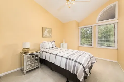 909 West Essex Place Arlington Heights IL 60004